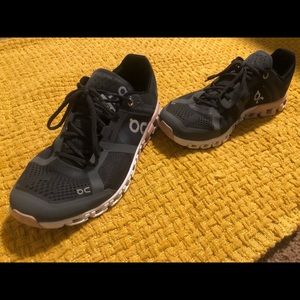 ON Cloud cloudflow running shoes